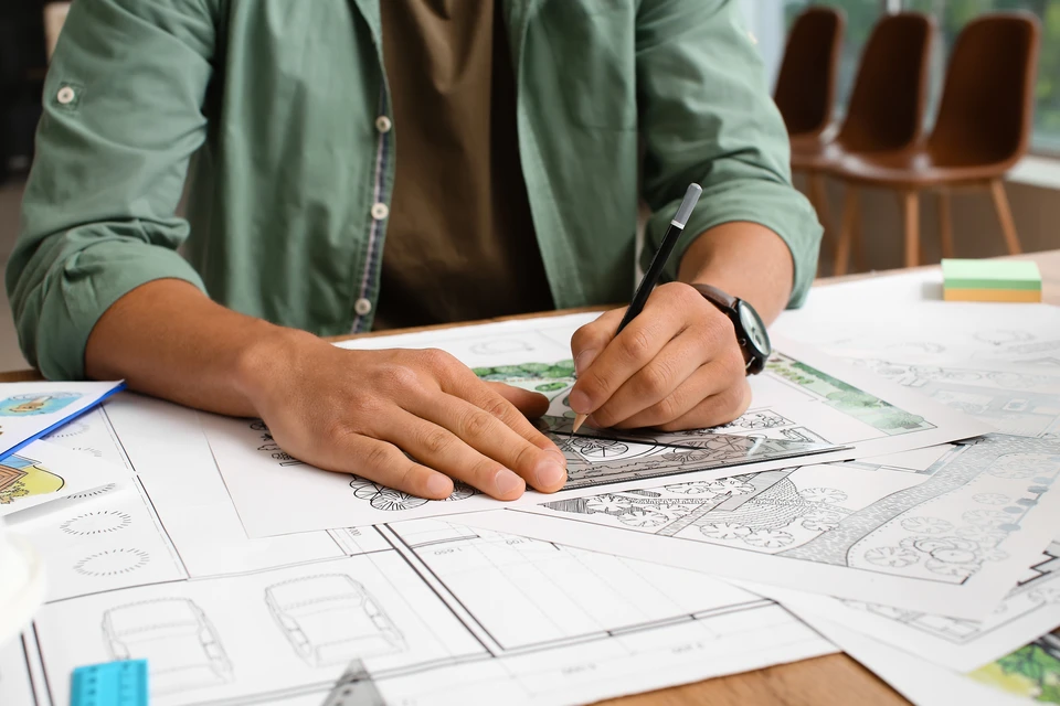 Jardin communautaire urbain avec bacs de culture sur&eacute;lev&eacute;s en bois non trait&eacute;